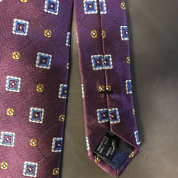 Jos. A Banks 100 percent silk tie - Picture 2 of 2